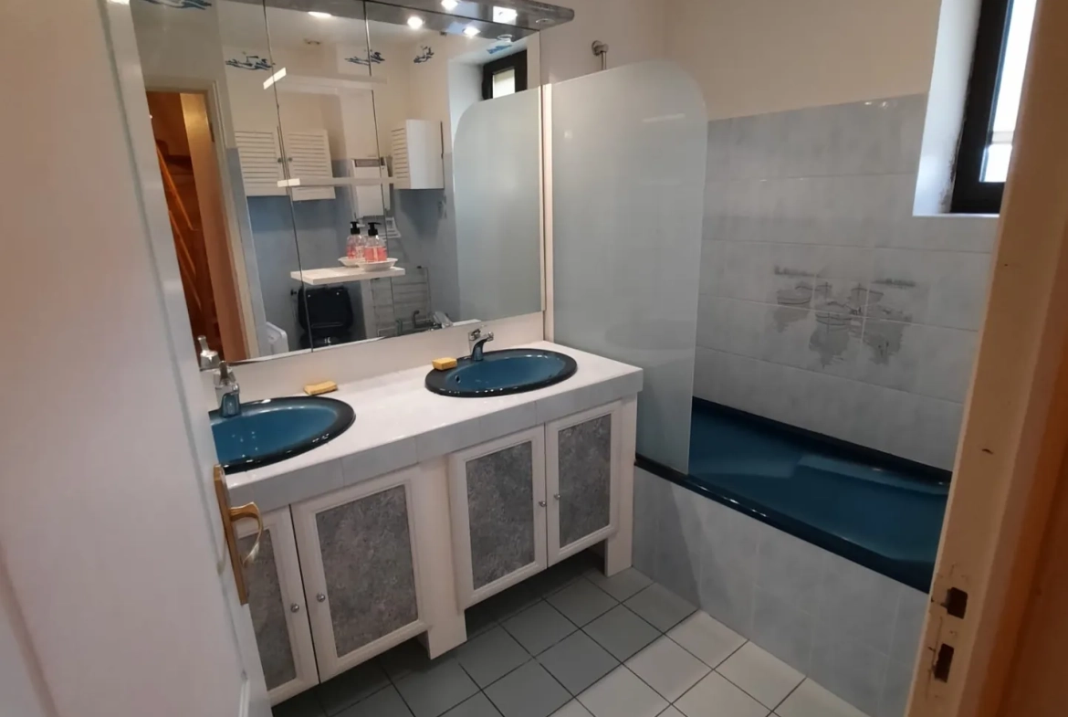 Maison avec jardin, véranda et garage à Lacapelle-Biron, proche Monflanquin 