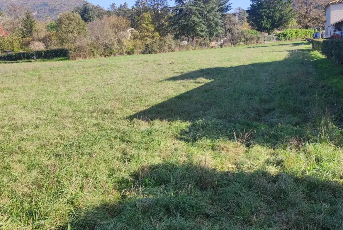 Terrain constructible de 1989 m² à Sisteron, idéal pour votre projet immobilier 