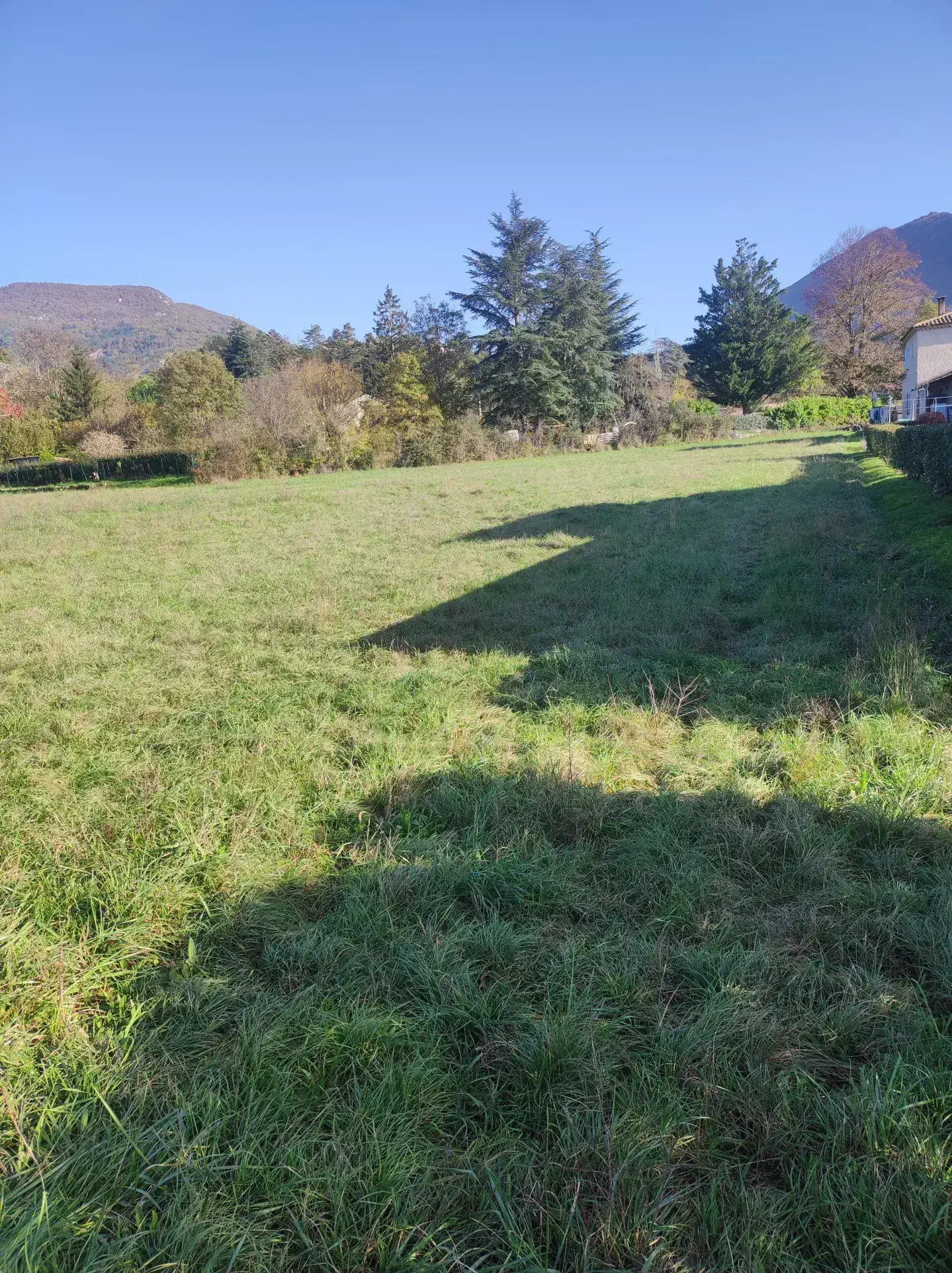 Terrain constructible de 1989 m² à Sisteron, idéal pour votre projet immobilier 