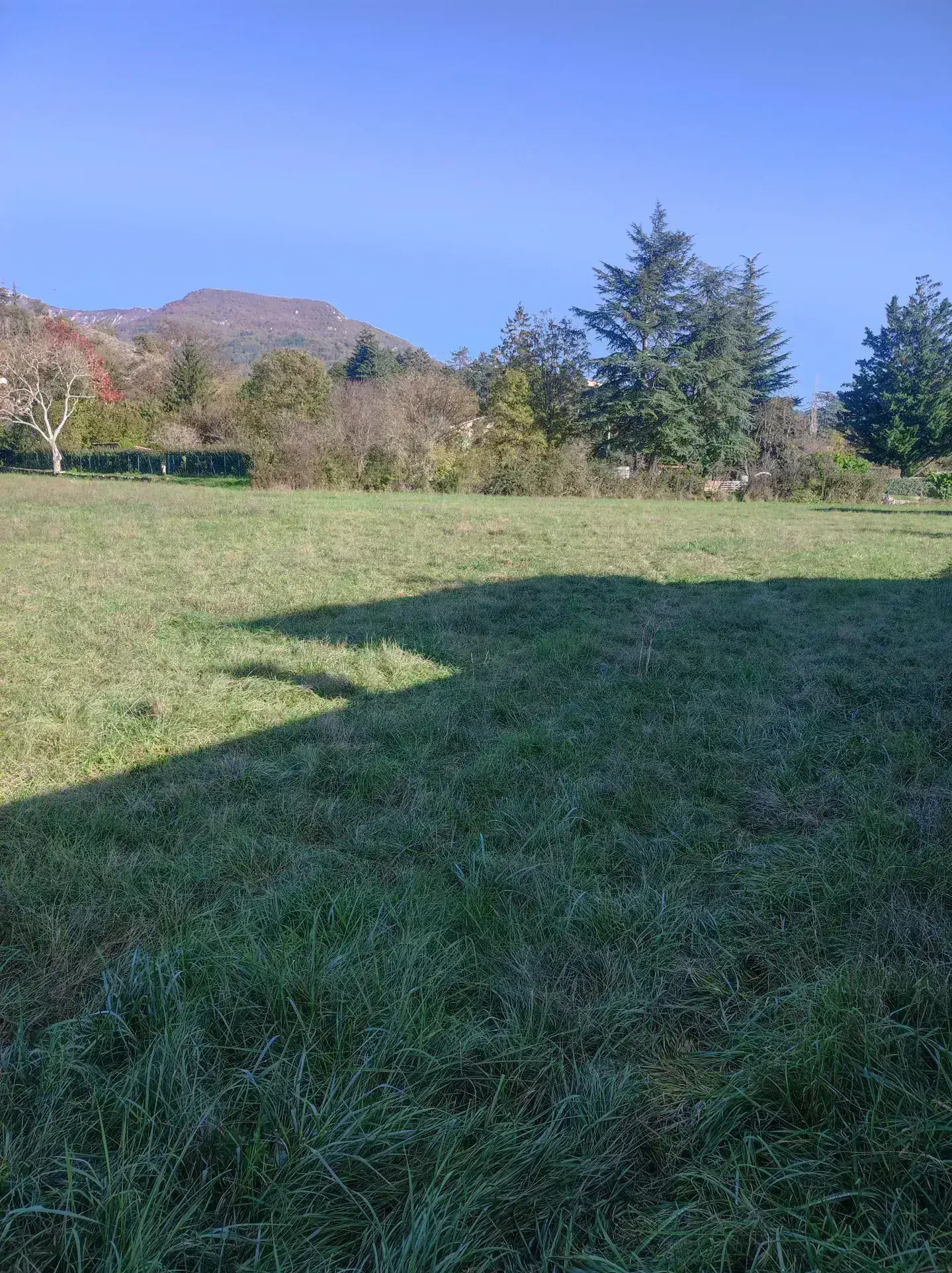 Terrain constructible de 1989 m² à Sisteron, idéal pour votre projet immobilier 