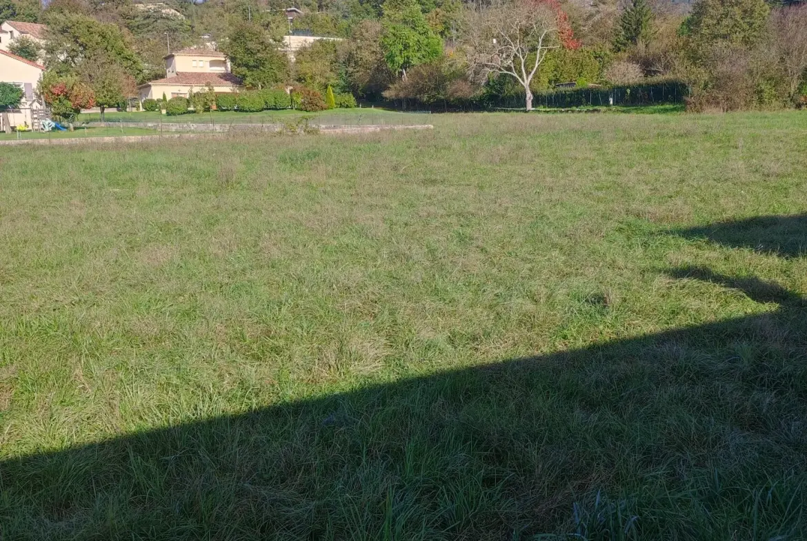 Terrain constructible de 1989 m² à Sisteron, idéal pour votre projet immobilier 