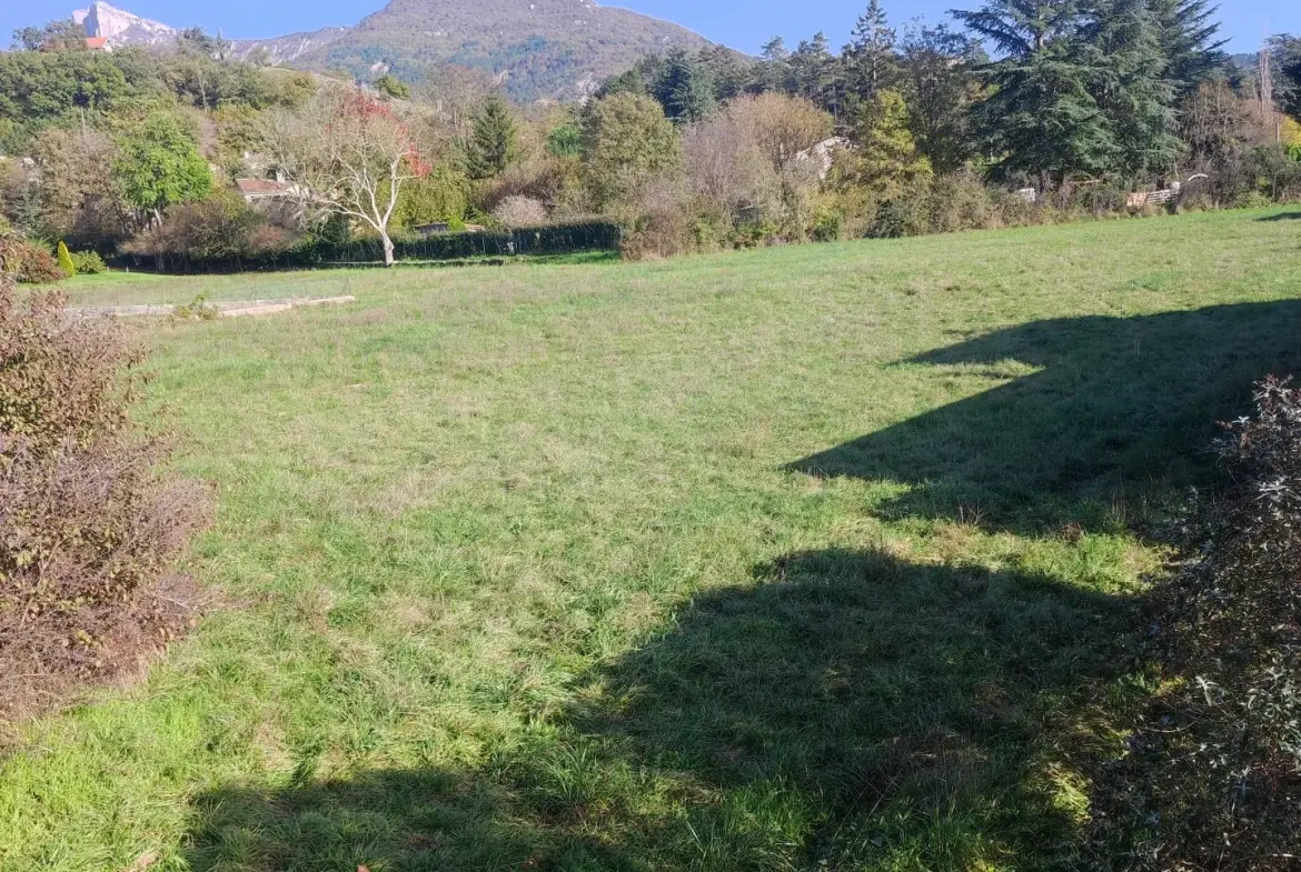 Terrain constructible de 1989 m² à Sisteron, idéal pour votre projet immobilier 