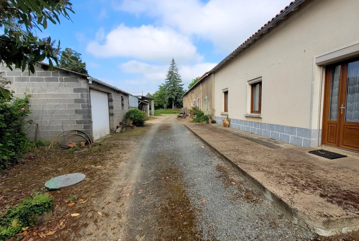 Maison de plain-pied avec 3 chambres à Vihiers, proximité campagne 