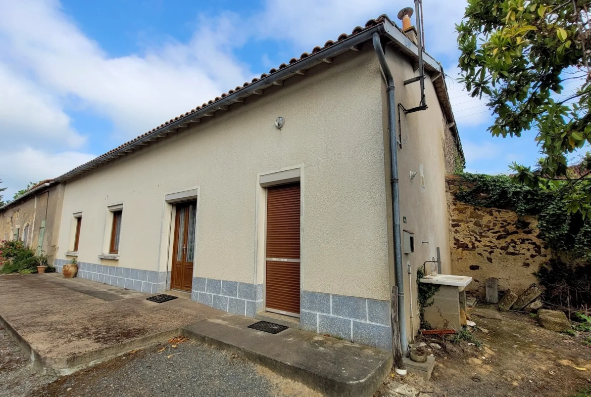 Maison de plain-pied avec 3 chambres à Vihiers, proximité campagne 