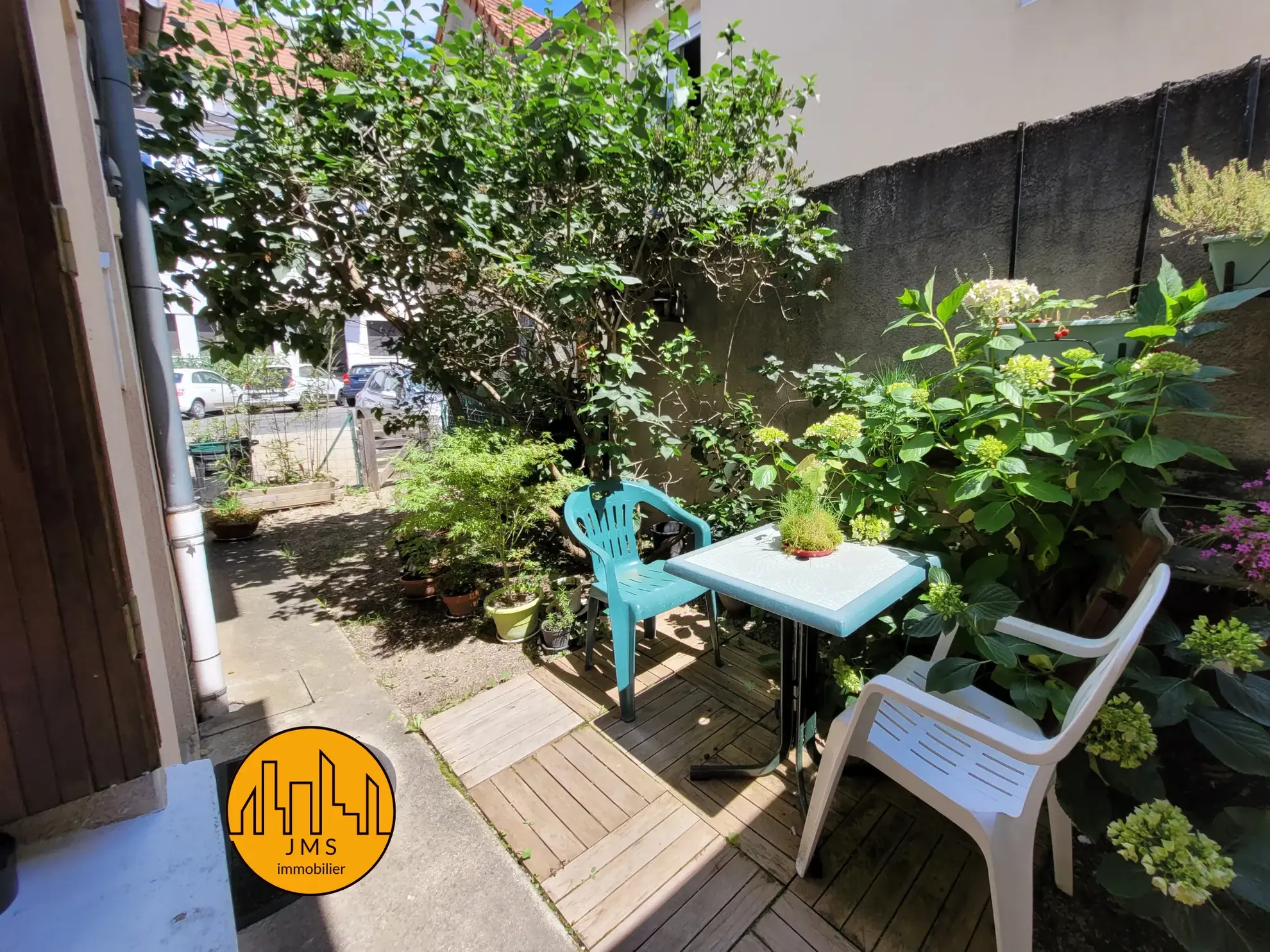 Belle maison de ville avec terrasse à Moulins - 2 chambres, sans travaux 