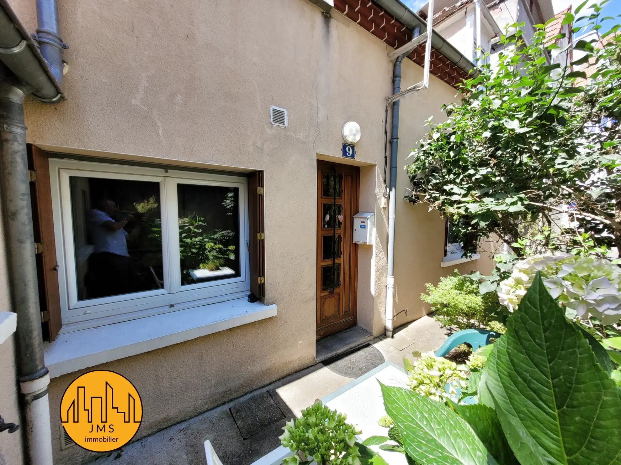 Belle maison de ville avec terrasse à Moulins - 2 chambres, sans travaux 