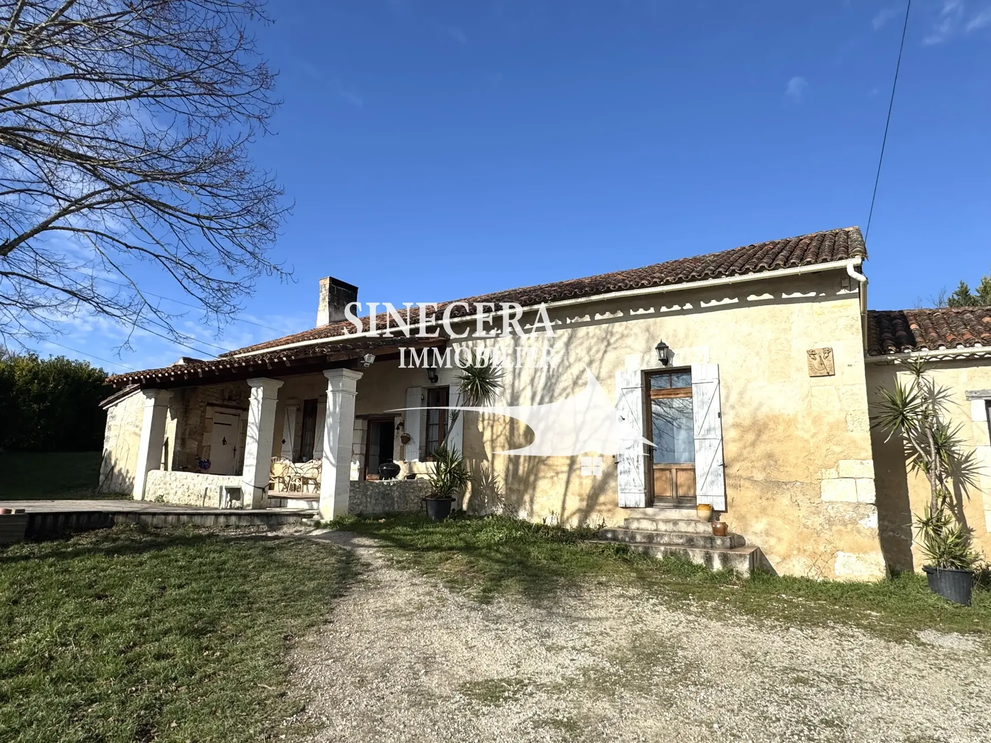 Charmante maison en pierre avec studio et grands espaces verts à Villetoureix 