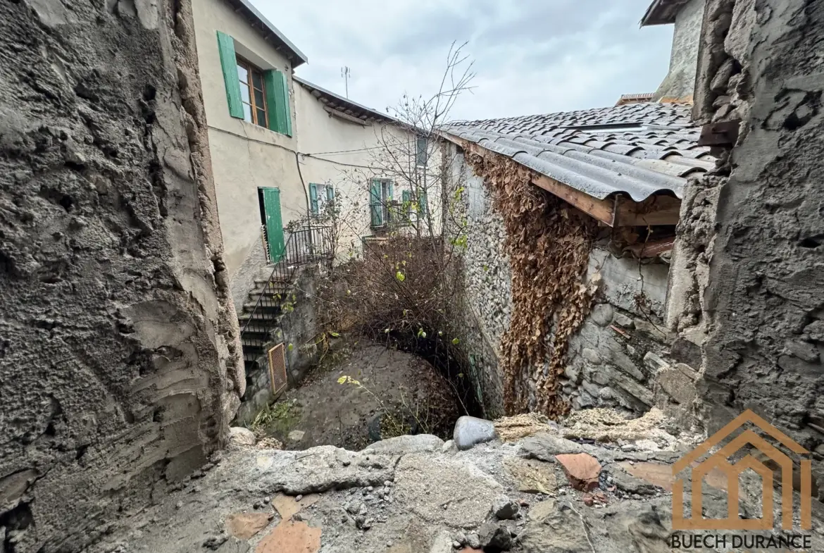 Maison de village à rénover à Tallard, 26 m², potentiel d'aménagement 