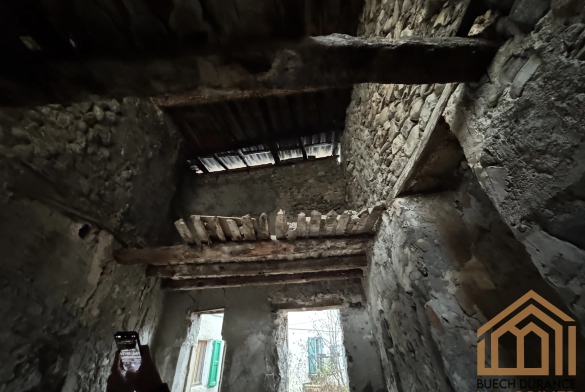 Maison de village à rénover à Tallard, 26 m², potentiel d'aménagement 