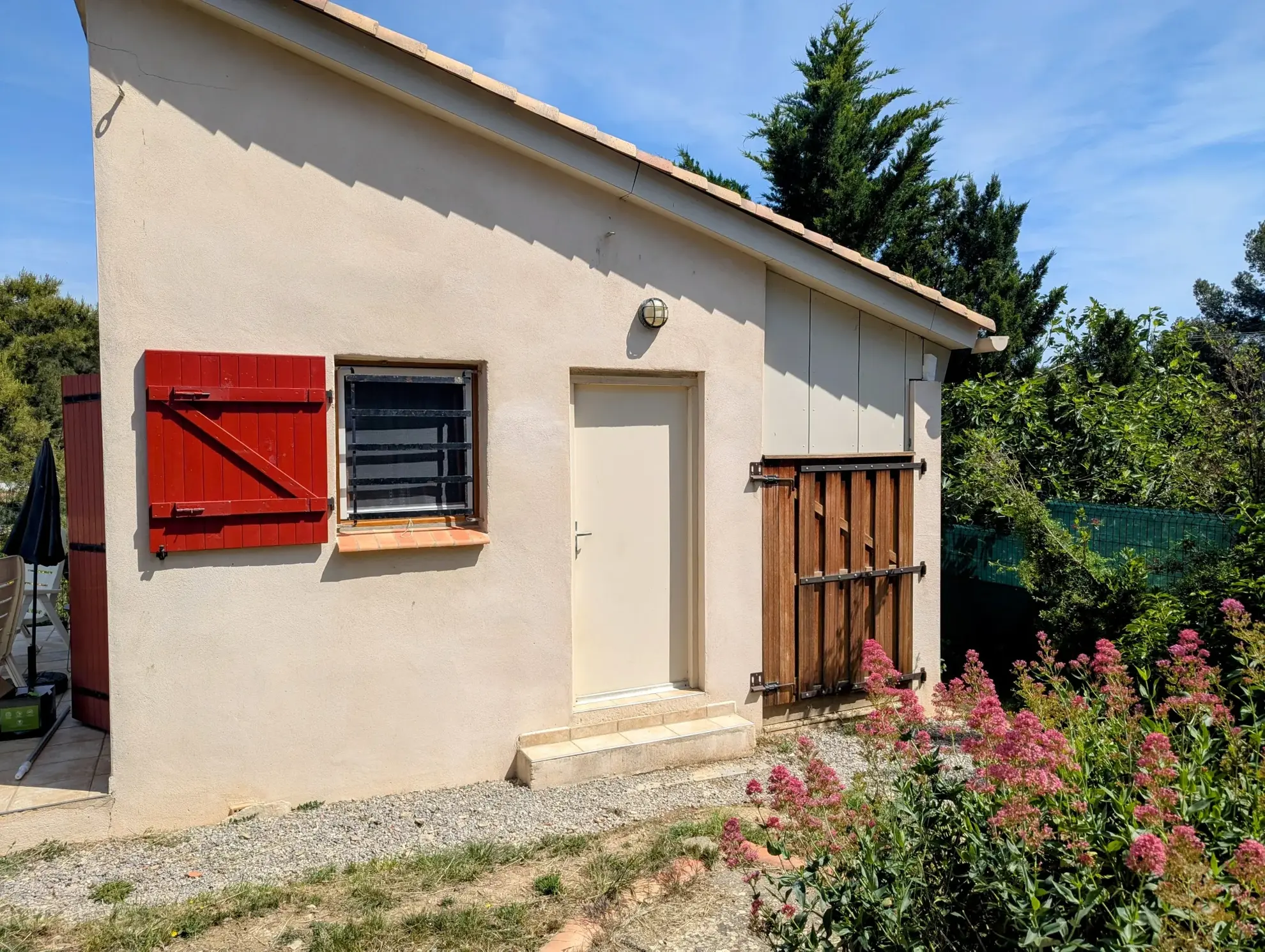 Villa de plain-pied avec dépendance et grand terrain à Pouzols Minervois 