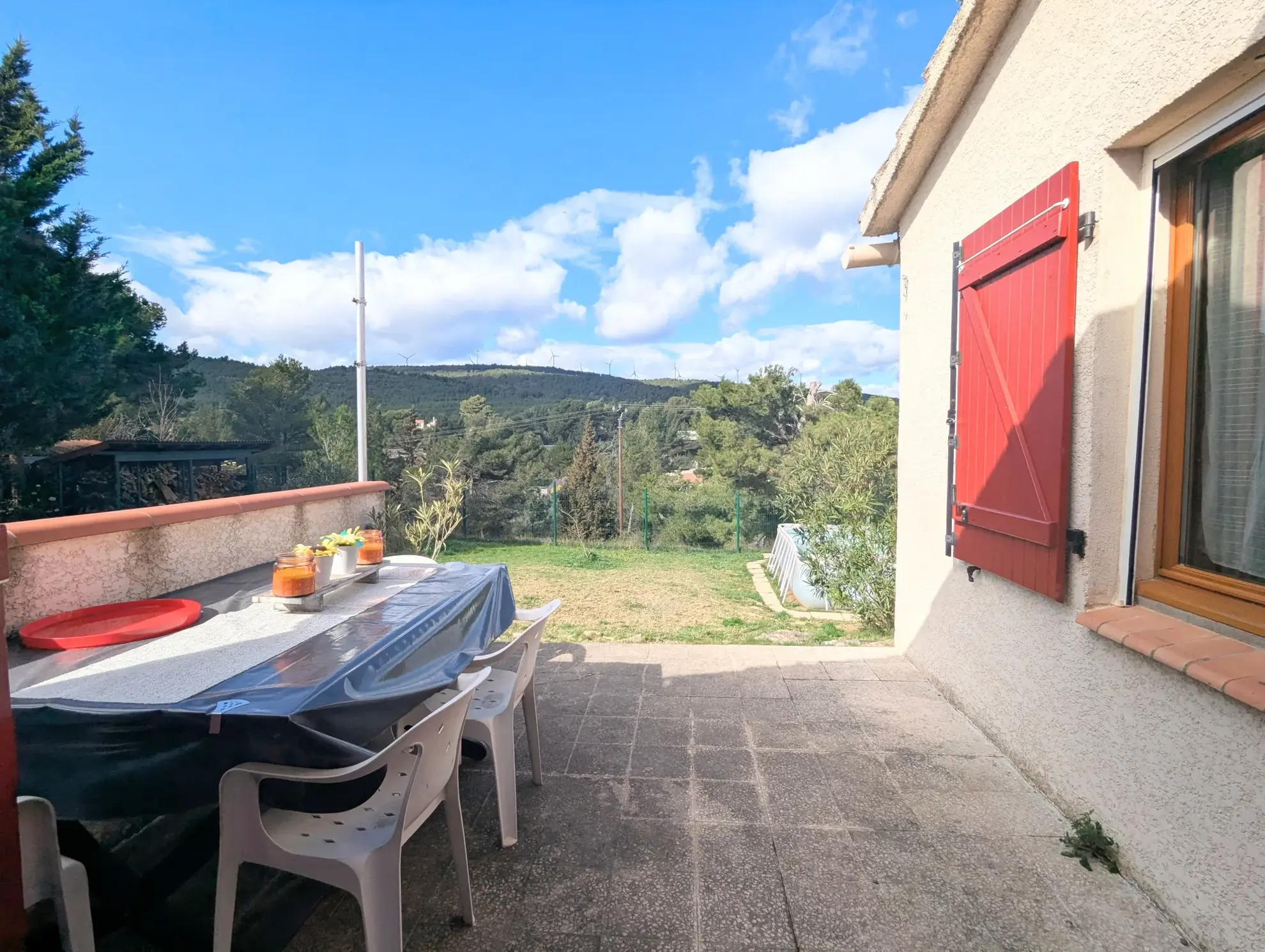 Villa de plain-pied avec dépendance et grand terrain à Pouzols Minervois 