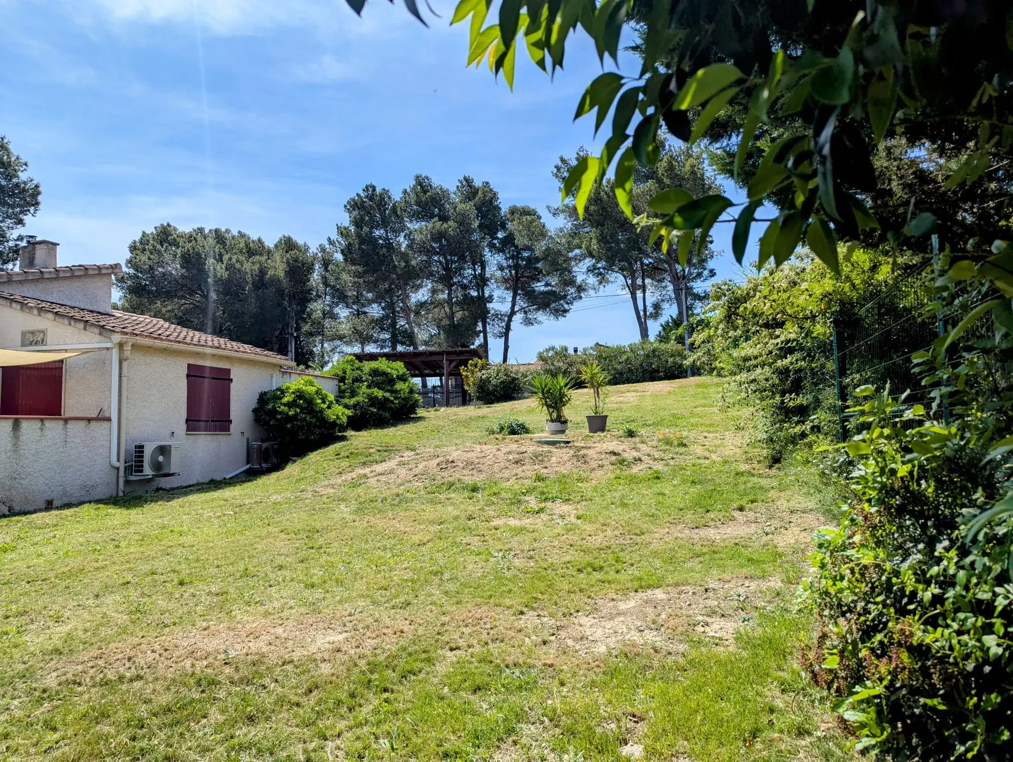 Villa de plain-pied avec dépendance et grand terrain à Pouzols Minervois 