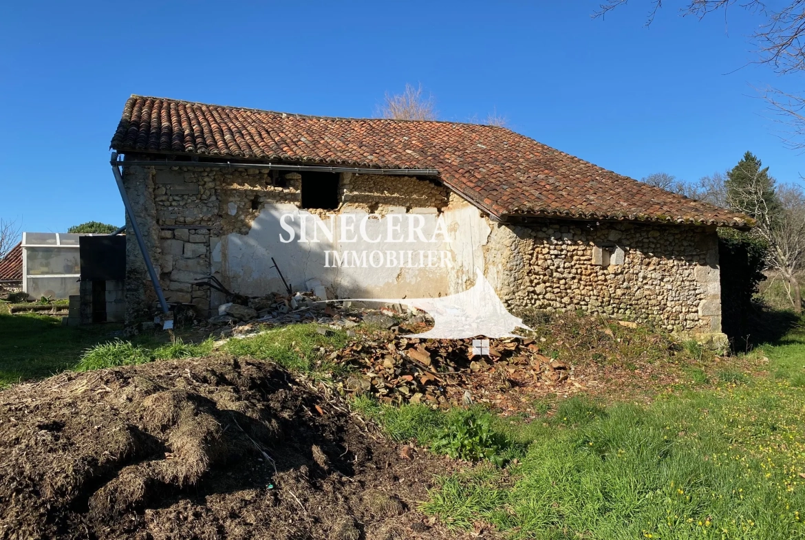 Ferme en pierre habitable de 75 m² à Saint Aquilin avec terrain et potentiel d'extension 