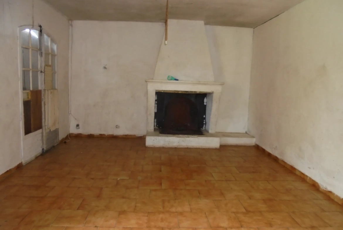 Maison de plain-pied à rénover avec grand terrain près de La Réole 