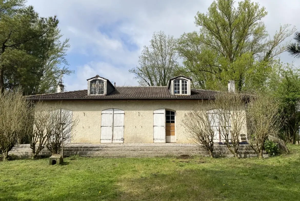 Maison de plain-pied à rénover avec grand terrain près de La Réole 