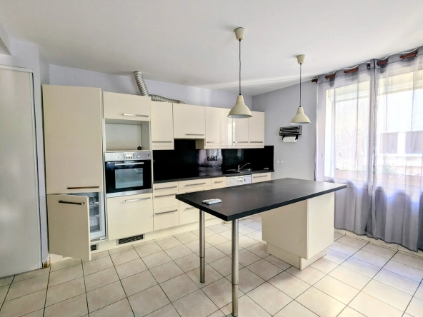 Maison de village lumineuse avec garage à Saint-Marcel-sur-Aude près de Narbonne