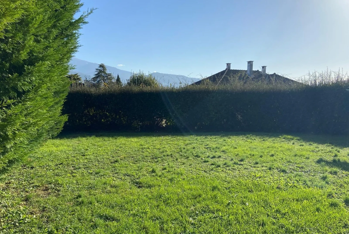 Superbe terrain constructible à St-Ismier avec vue panoramique sur Belledonne 