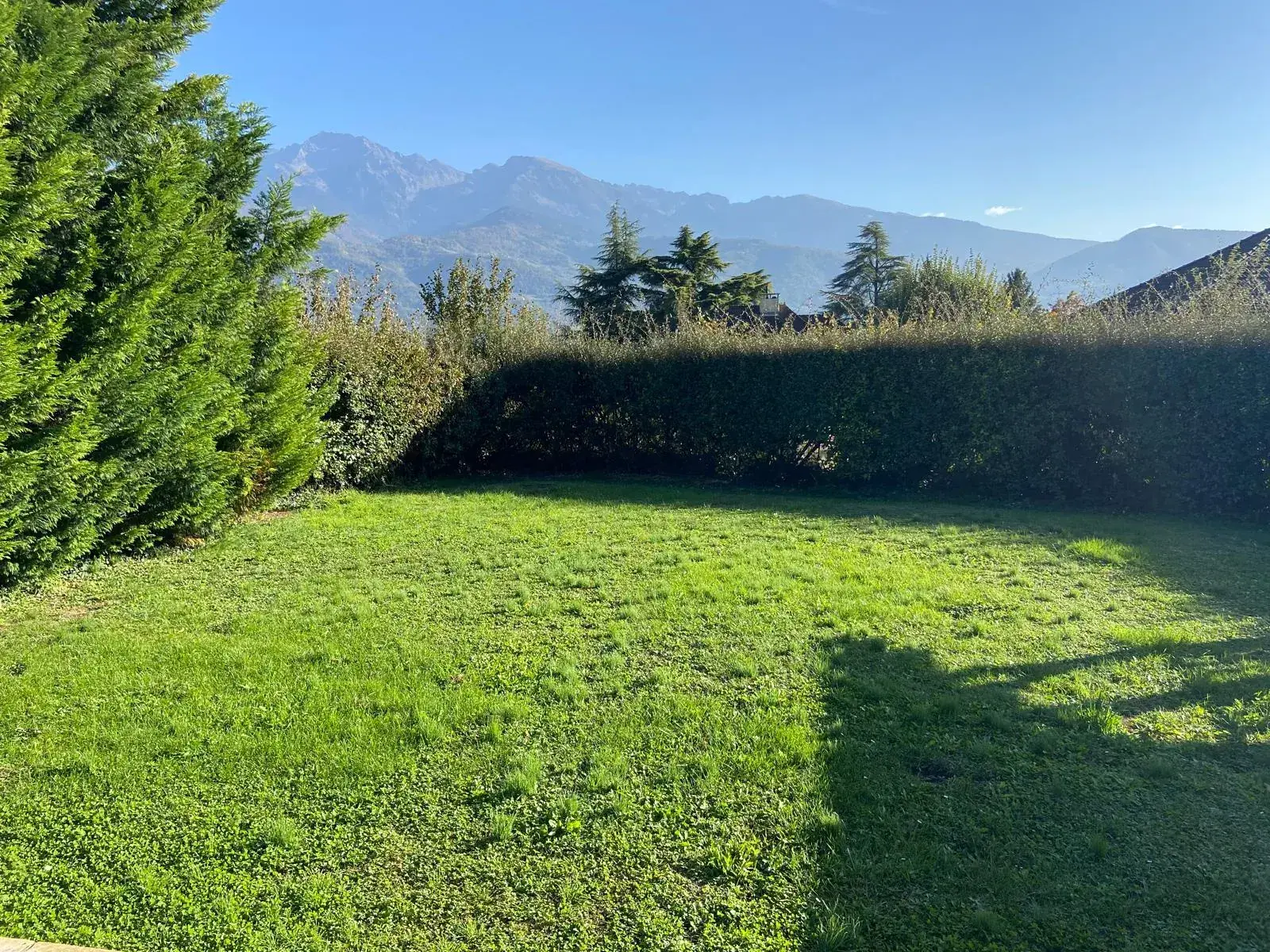 Superbe terrain constructible à St-Ismier avec vue panoramique sur Belledonne 