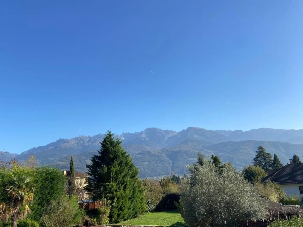 Superbe terrain constructible à St-Ismier avec vue panoramique sur Belledonne