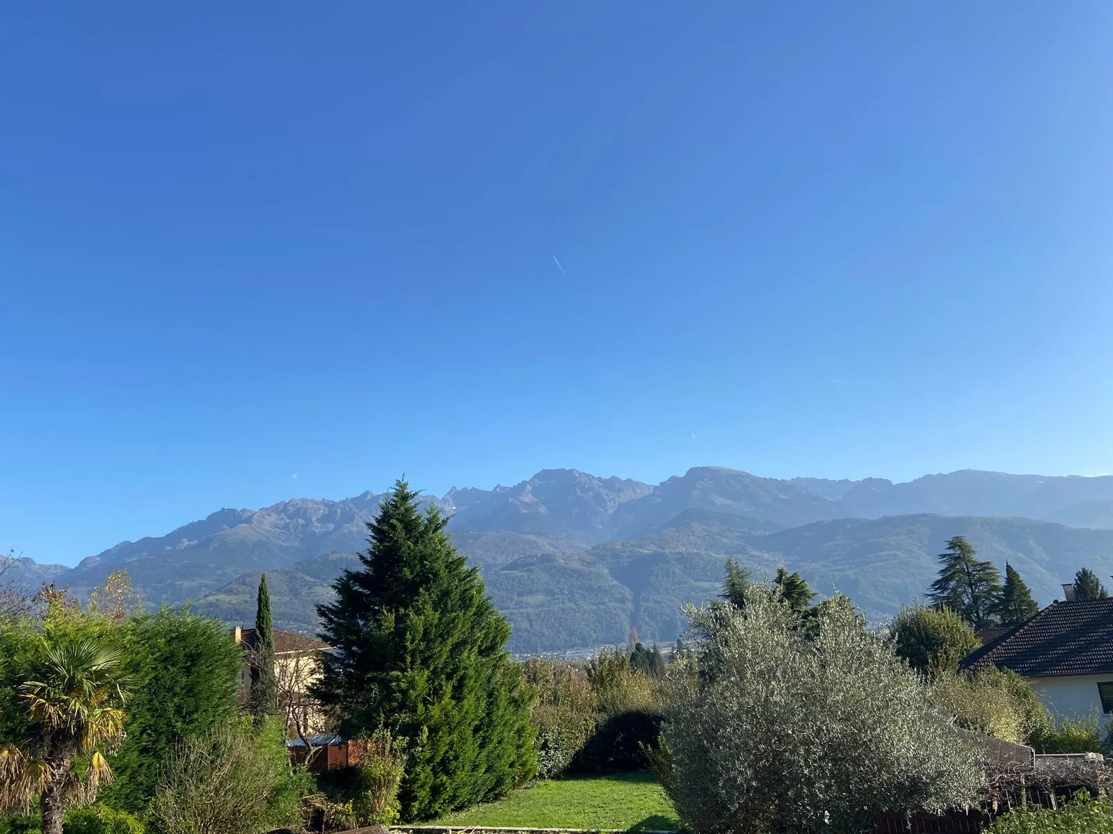 Superbe terrain constructible à St-Ismier avec vue panoramique sur Belledonne 