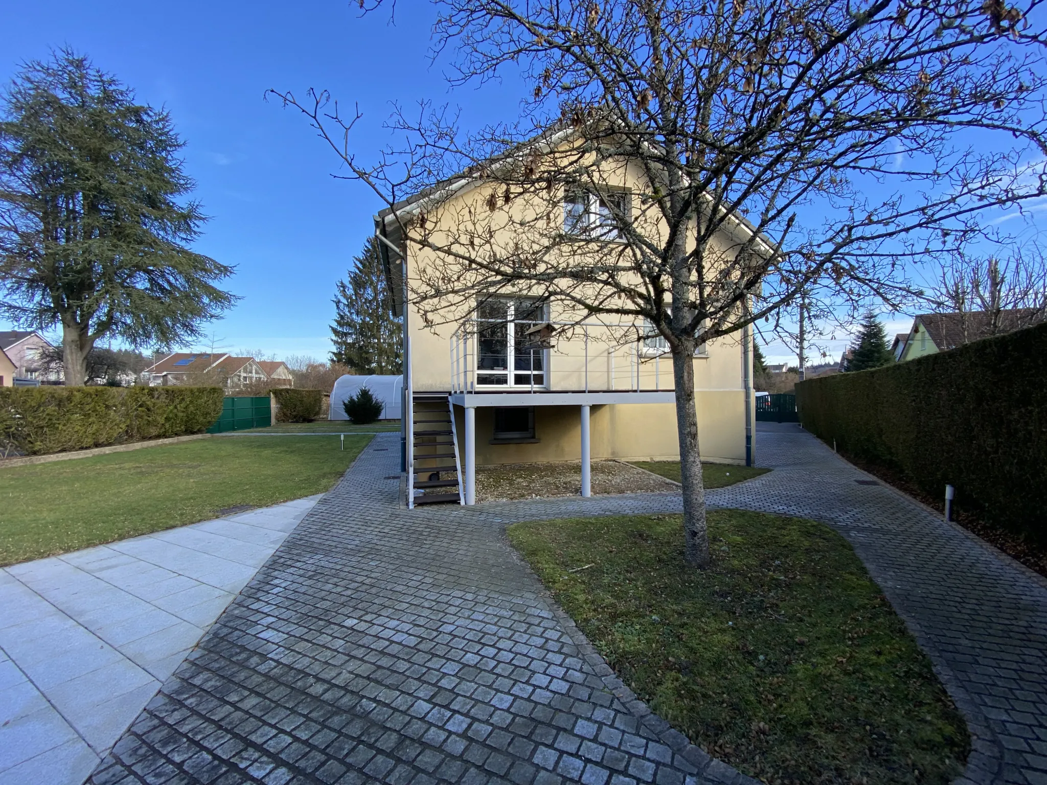 Magnifique maison de 140 m² à Valdoie en impasse avec jardin et dépendance 