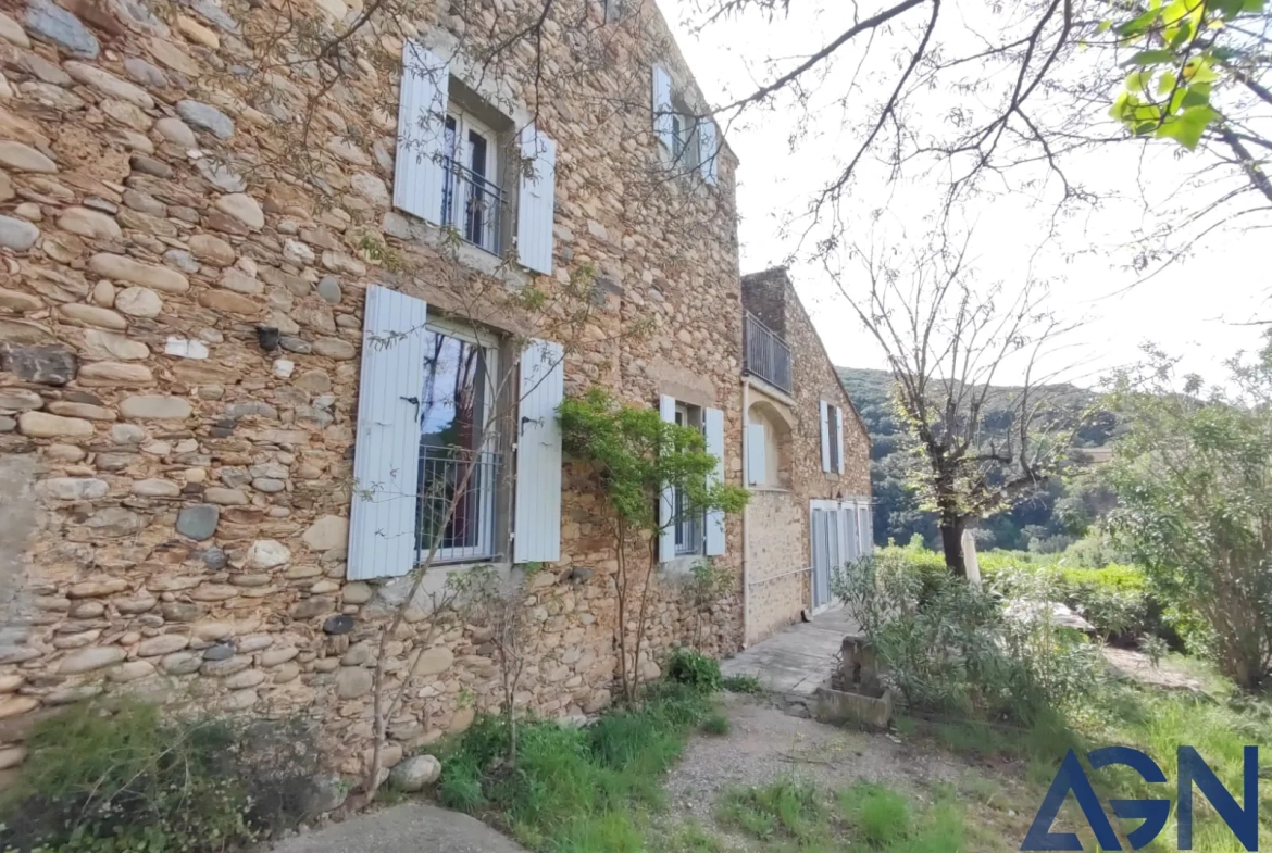 Maison à vendre de 6 pièces et 180 m² à Roquebrun, proche des Gorges d'Héric 