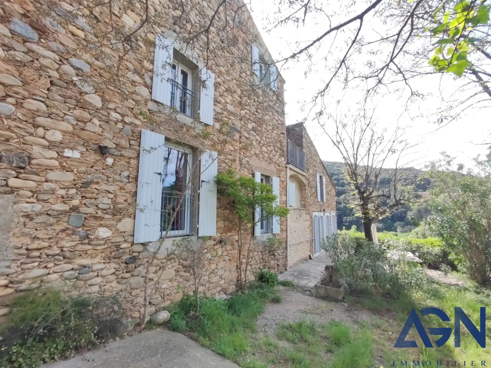 Maison à vendre de 6 pièces et 180 m² à Roquebrun, proche des Gorges d'Héric 