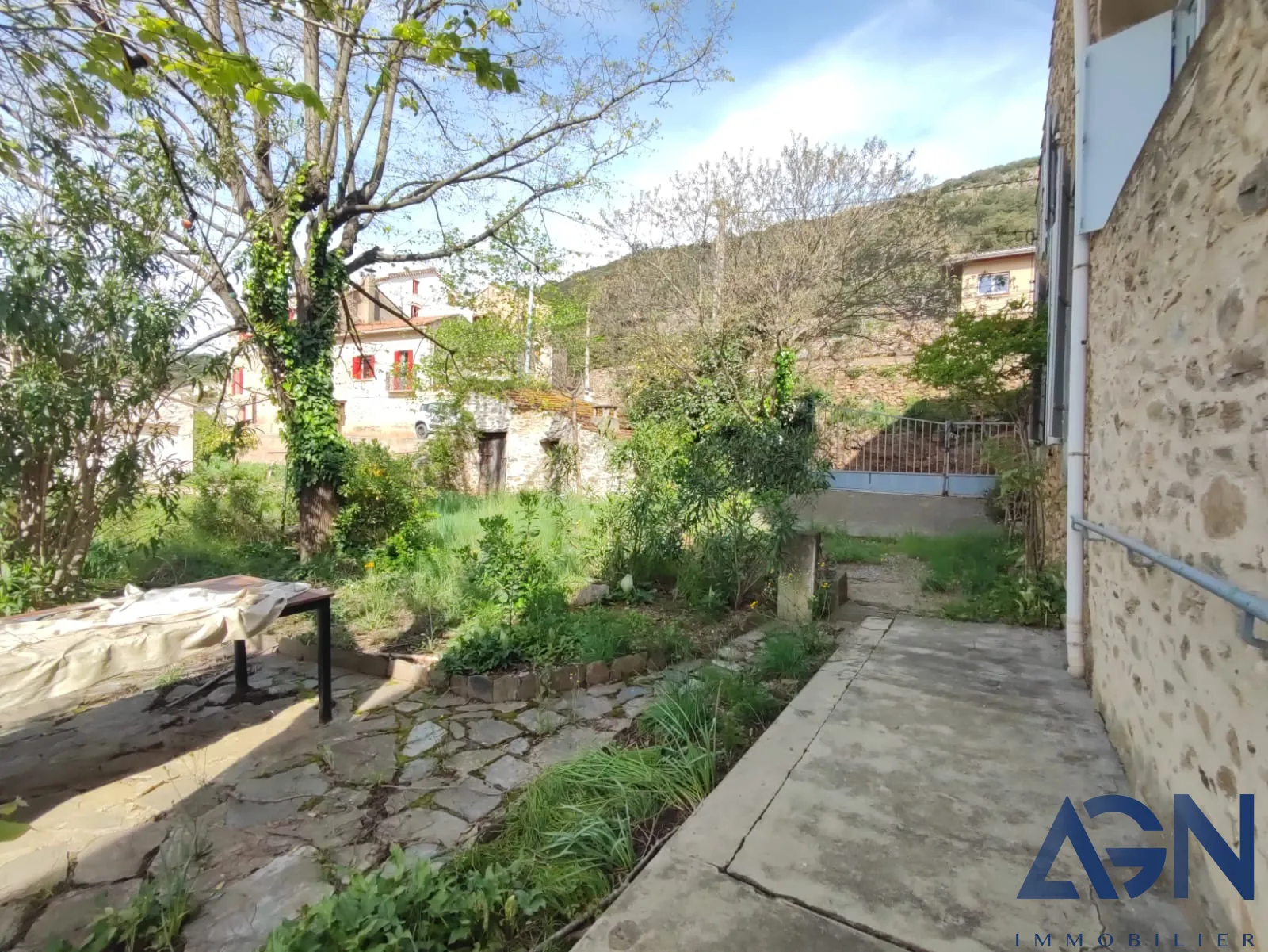 Maison à vendre de 6 pièces et 180 m² à Roquebrun, proche des Gorges d'Héric 