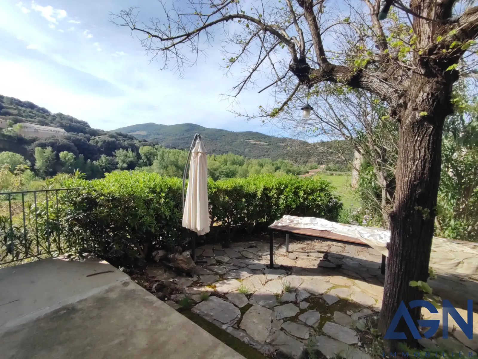 Maison à vendre de 6 pièces et 180 m² à Roquebrun, proche des Gorges d'Héric 