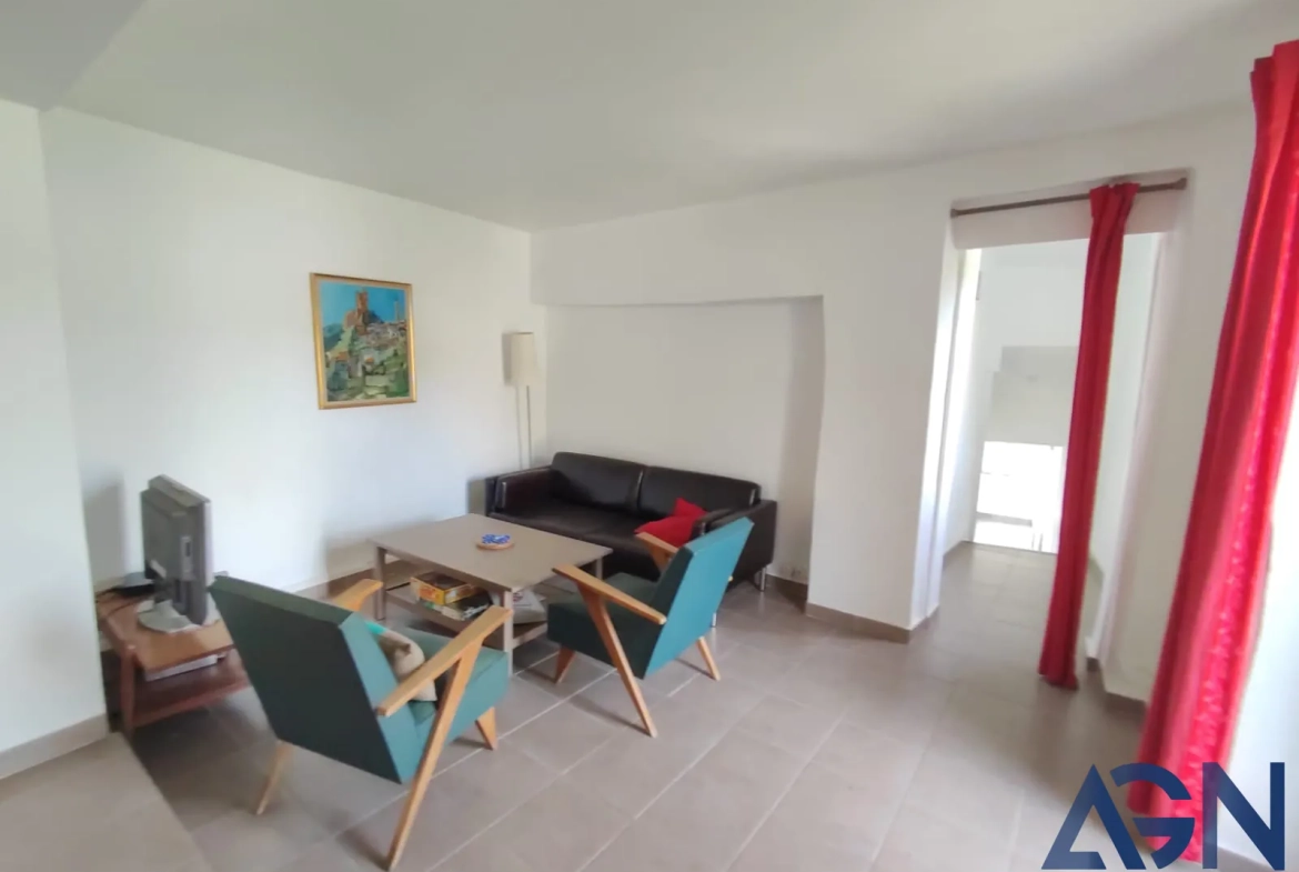Maison à vendre de 6 pièces et 180 m² à Roquebrun, proche des Gorges d'Héric 