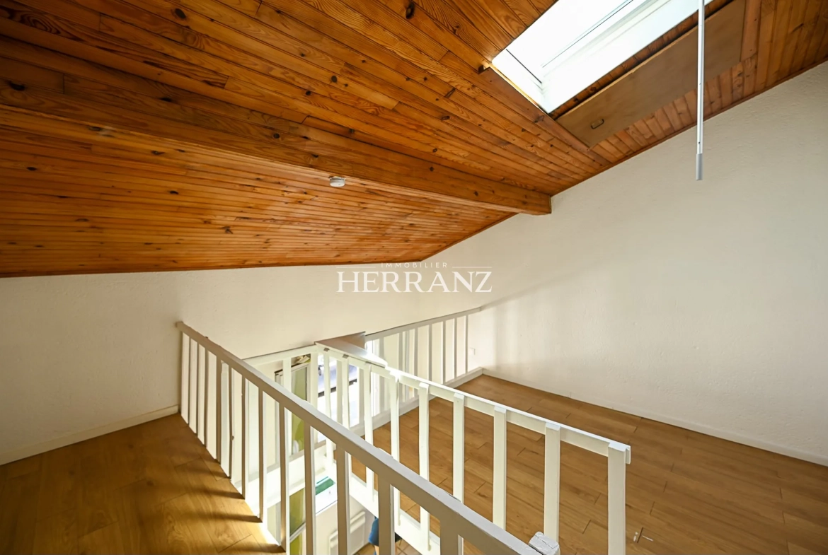 Charmant studio en rez-de-chaussée avec mezzanine au cœur de Bordeaux 