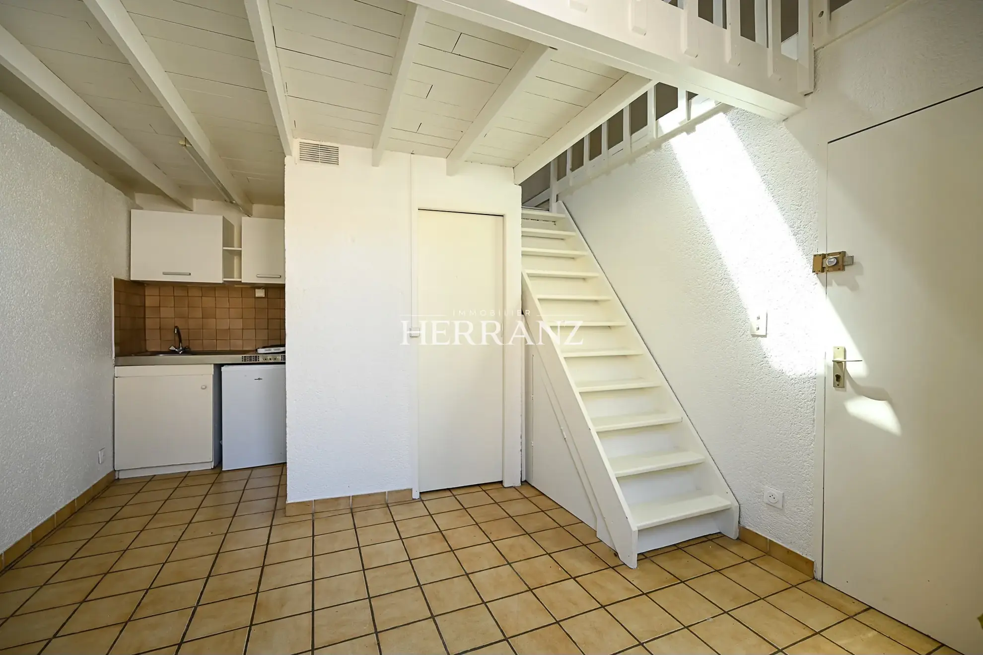 Charmant studio en rez-de-chaussée avec mezzanine au cœur de Bordeaux 