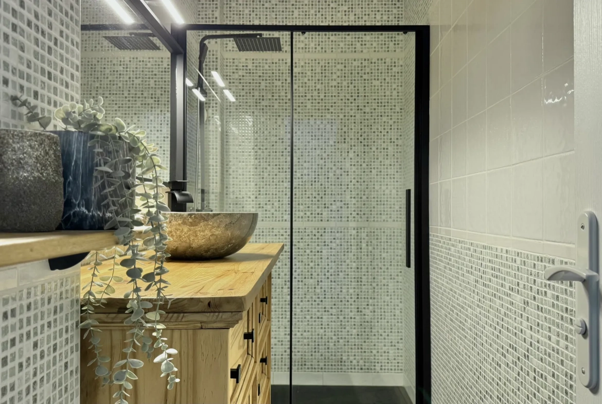 Appartement 4 pièces rénové avec balcon, cave et parking à La Valette du Var 