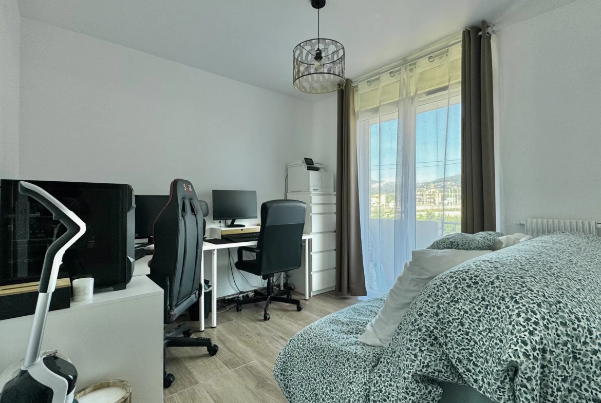 Appartement 4 pièces rénové avec balcon, cave et parking à La Valette du Var 