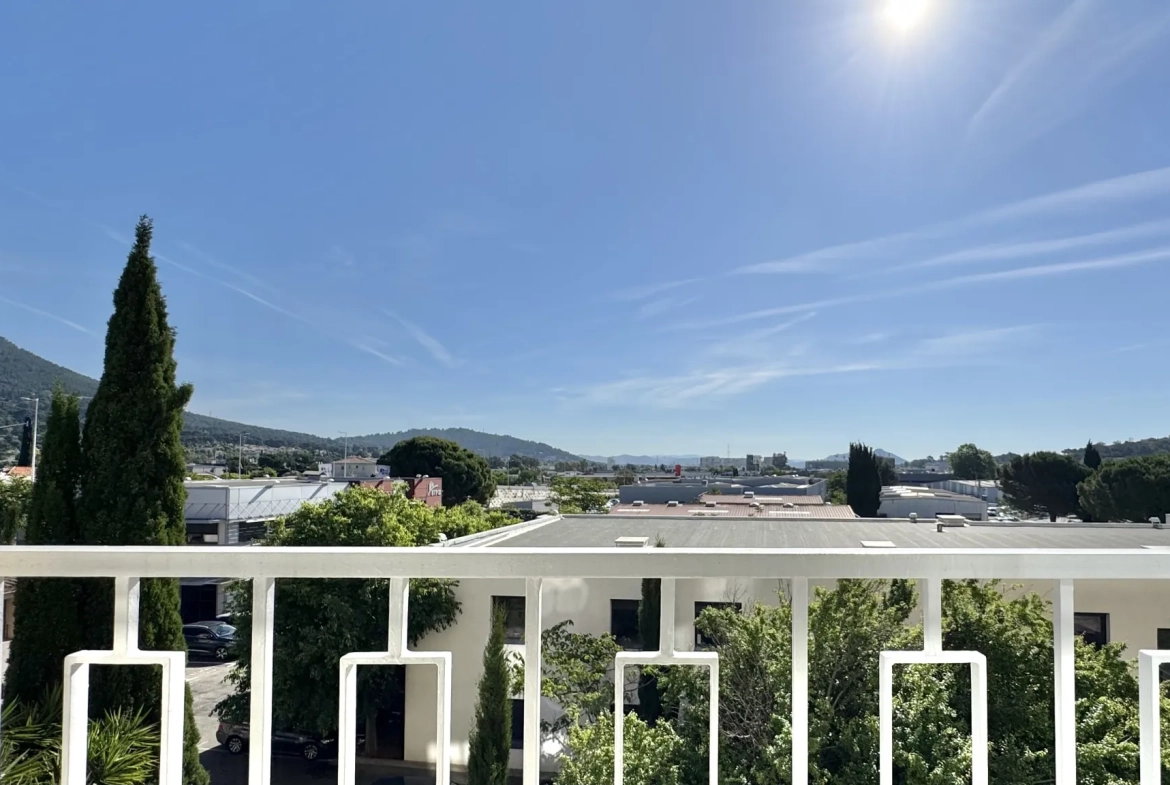 Appartement 4 pièces rénové avec balcon, cave et parking à La Valette du Var 