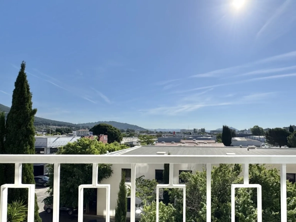 Appartement 4 pièces rénové avec balcon, cave et parking à La Valette du Var