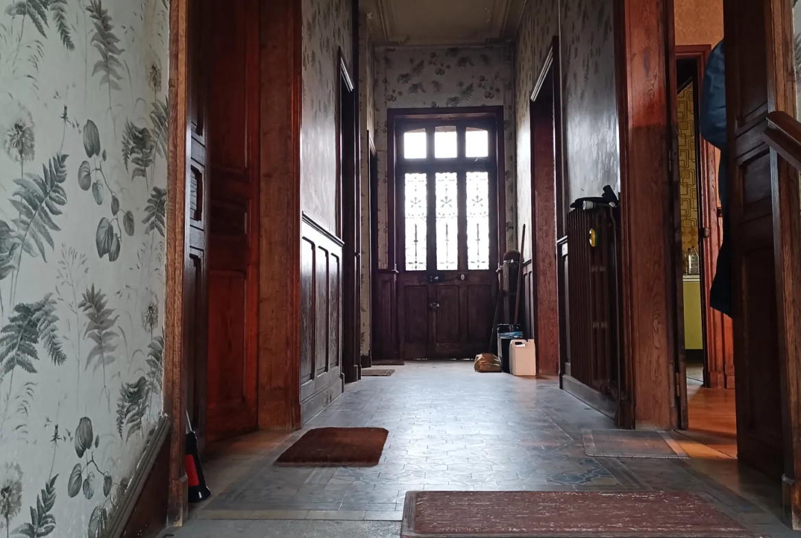 Maison bourgeoise à Vierzon de 210 m² avec potentiel de rénovation 