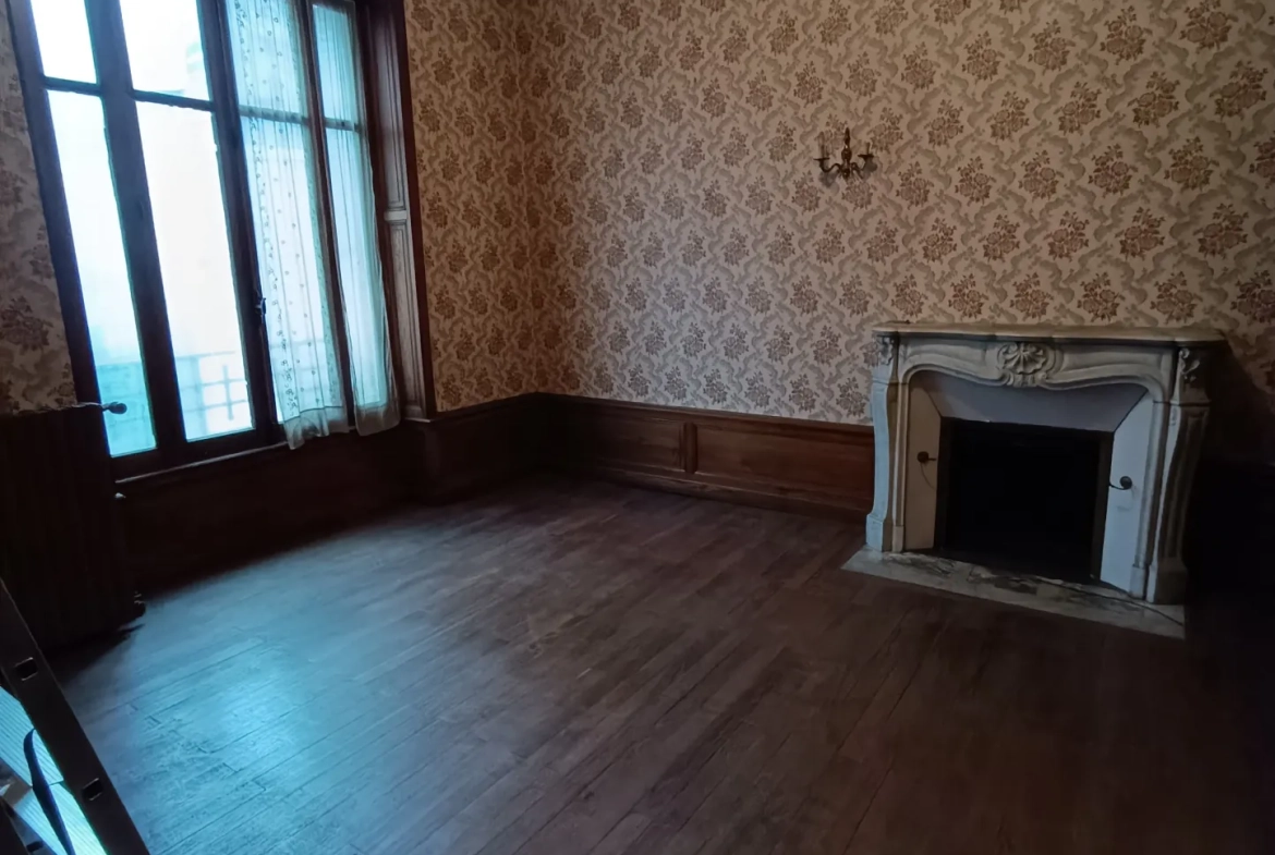 Maison bourgeoise à Vierzon de 210 m² avec potentiel de rénovation 