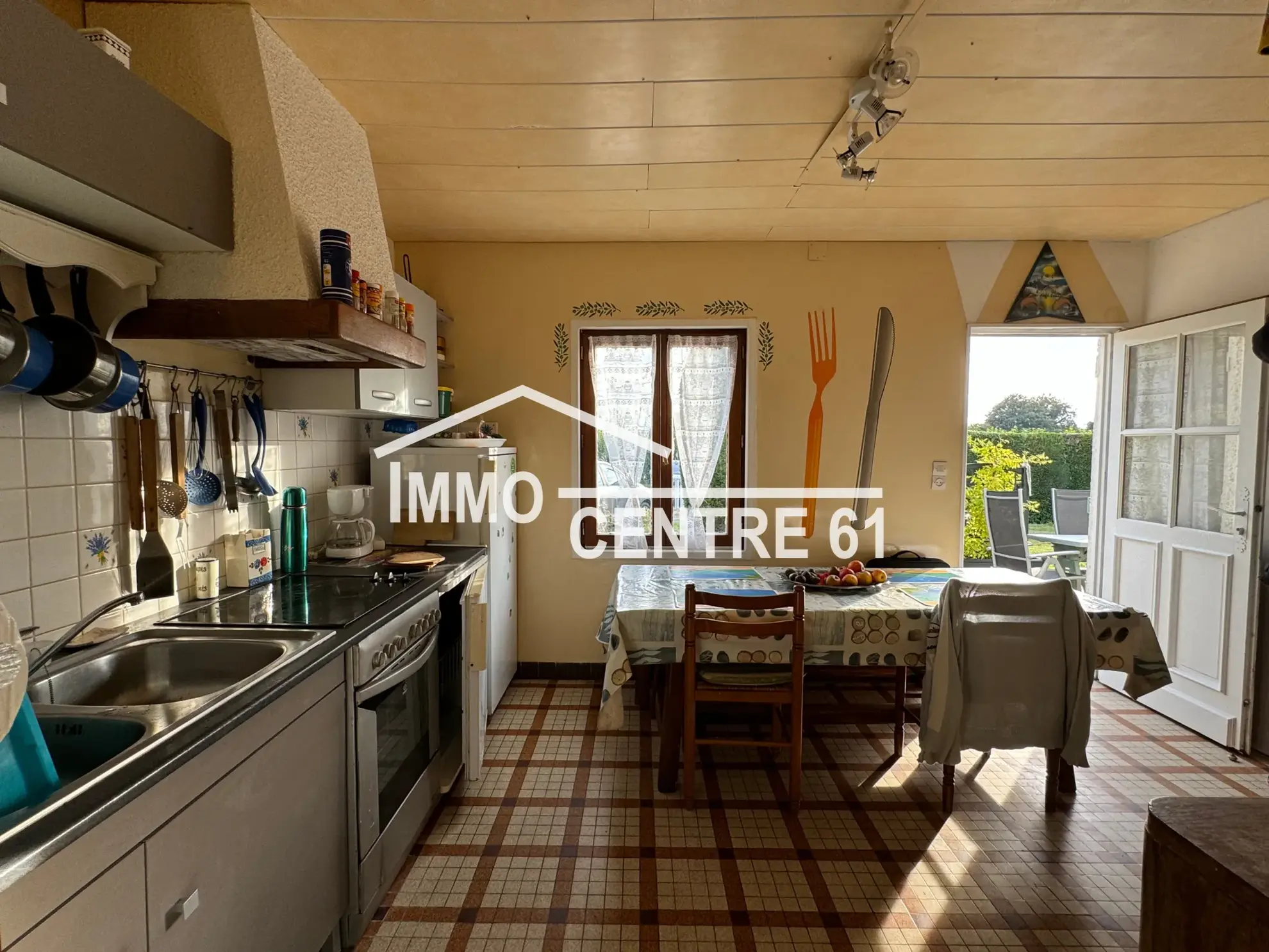 Maison de campagne 2 chambres avec garage et grand terrain arboré à La Ferté Macé 