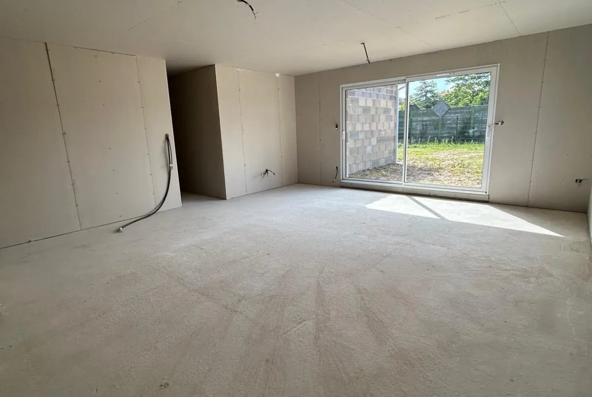 Maison neuve à Roanne avec 4 chambres, garage et terrain de 427 m² 