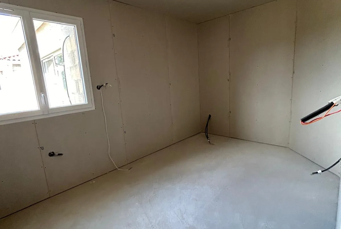 Maison neuve à Roanne avec 4 chambres, garage et terrain de 427 m² 