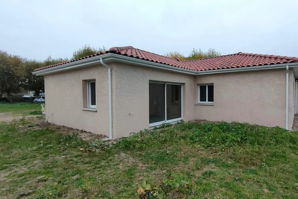 Maison neuve à Roanne avec 4 chambres, garage et terrain de 427 m² 