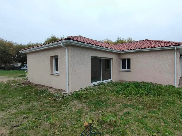 Maison neuve à Roanne avec 4 chambres, garage et terrain de 427 m²