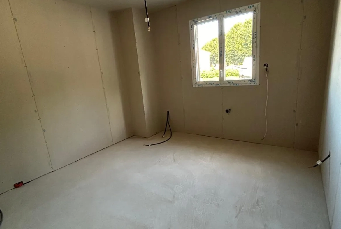 Maison neuve à Roanne avec 4 chambres, garage et terrain de 427 m² 