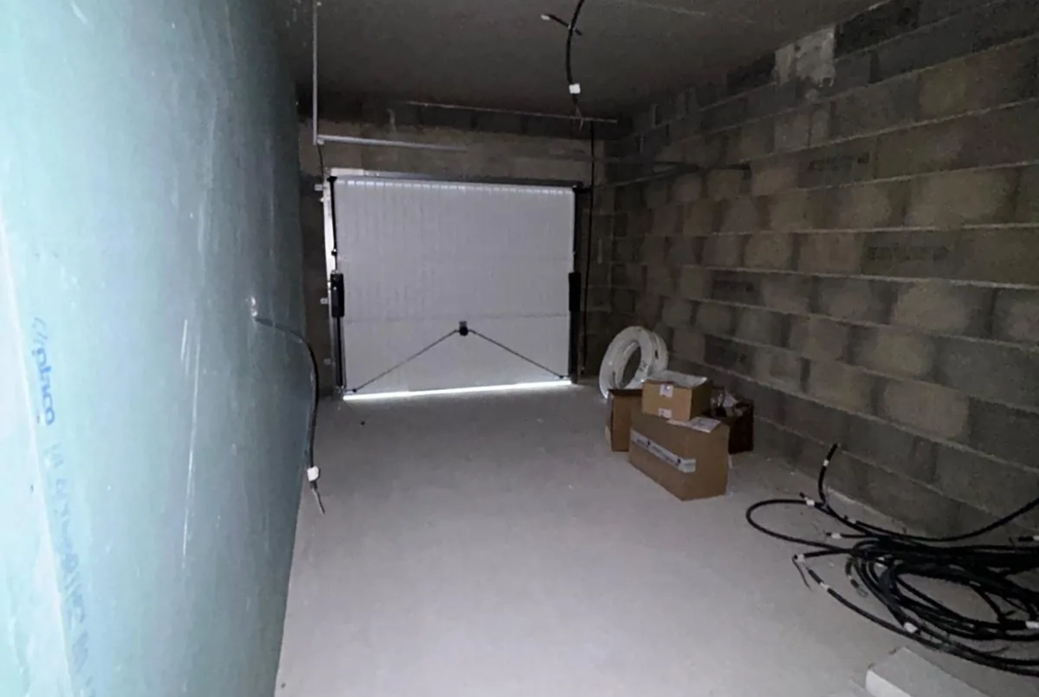 Maison neuve à Roanne avec 4 chambres, garage et terrain de 427 m² 