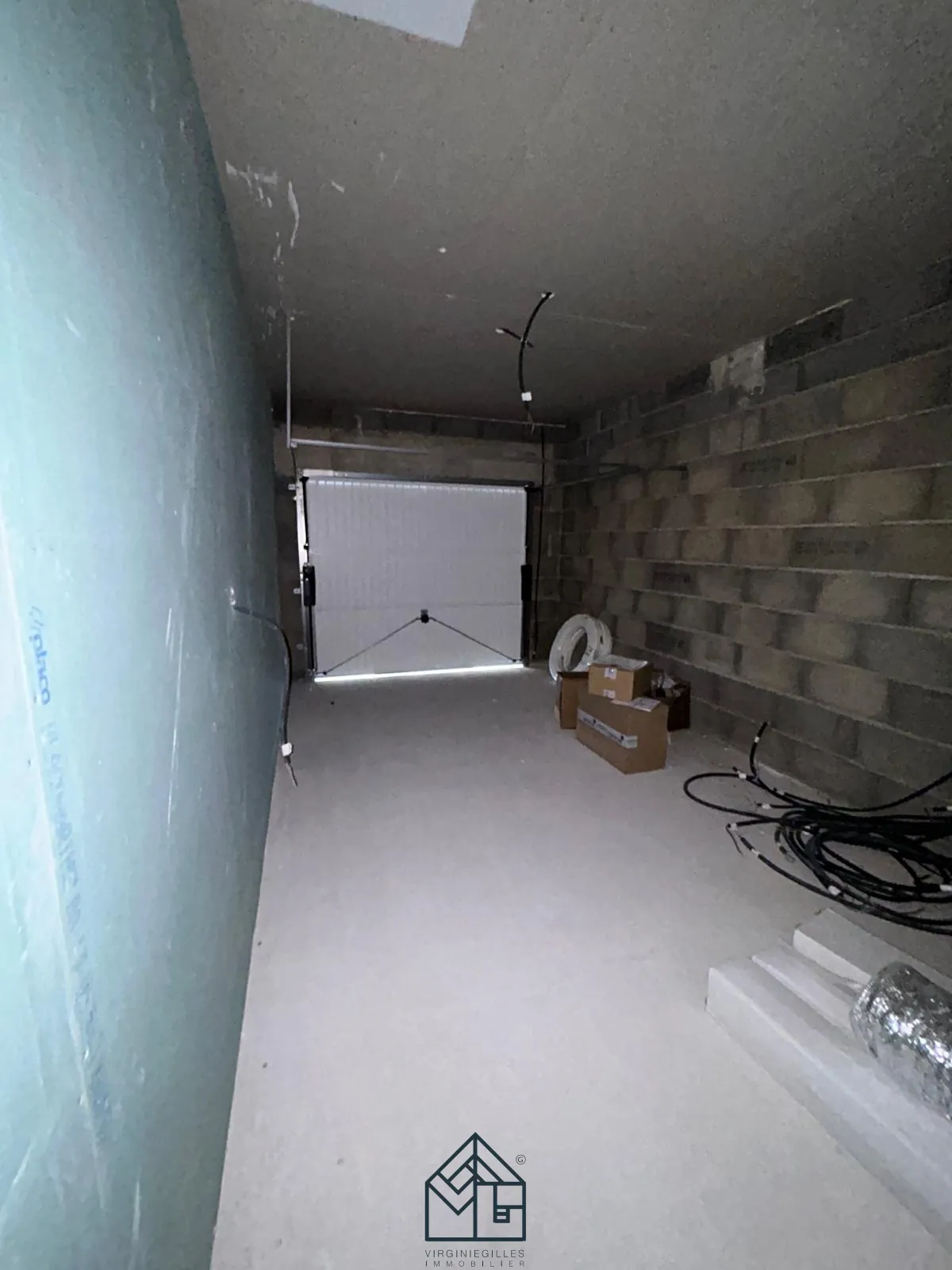 Maison neuve à Roanne avec 4 chambres, garage et terrain de 427 m² 
