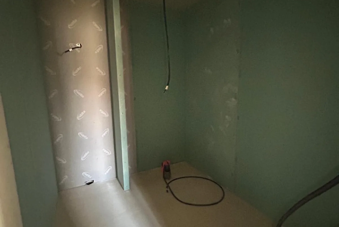 Maison neuve à Roanne avec 4 chambres, garage et terrain de 427 m² 