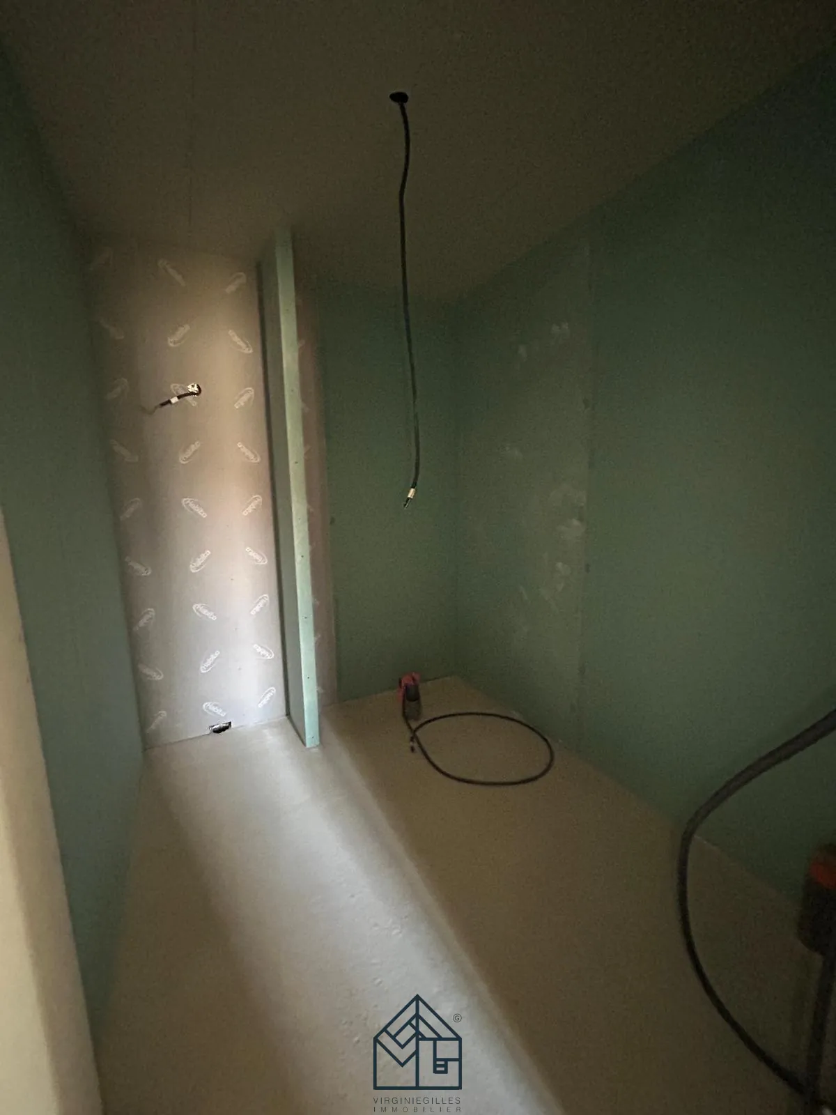 Maison neuve à Roanne avec 4 chambres, garage et terrain de 427 m² 