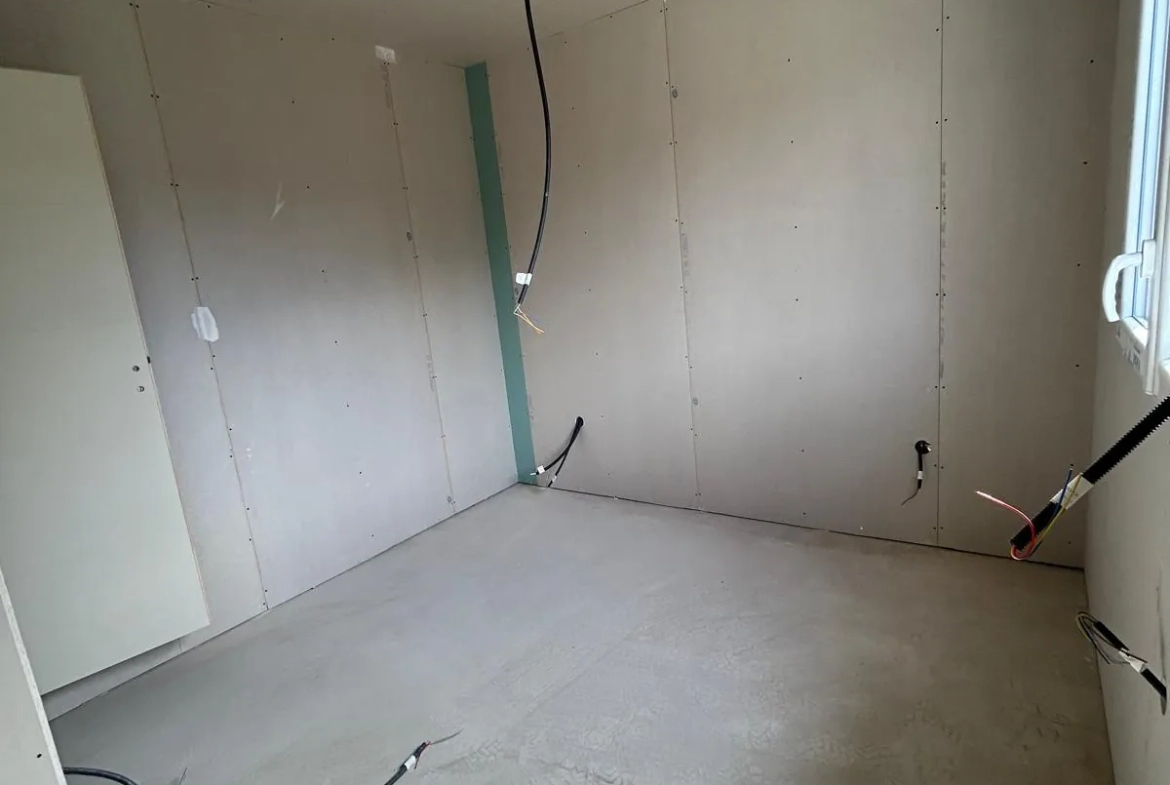 Maison neuve à Roanne avec 4 chambres, garage et terrain de 427 m² 