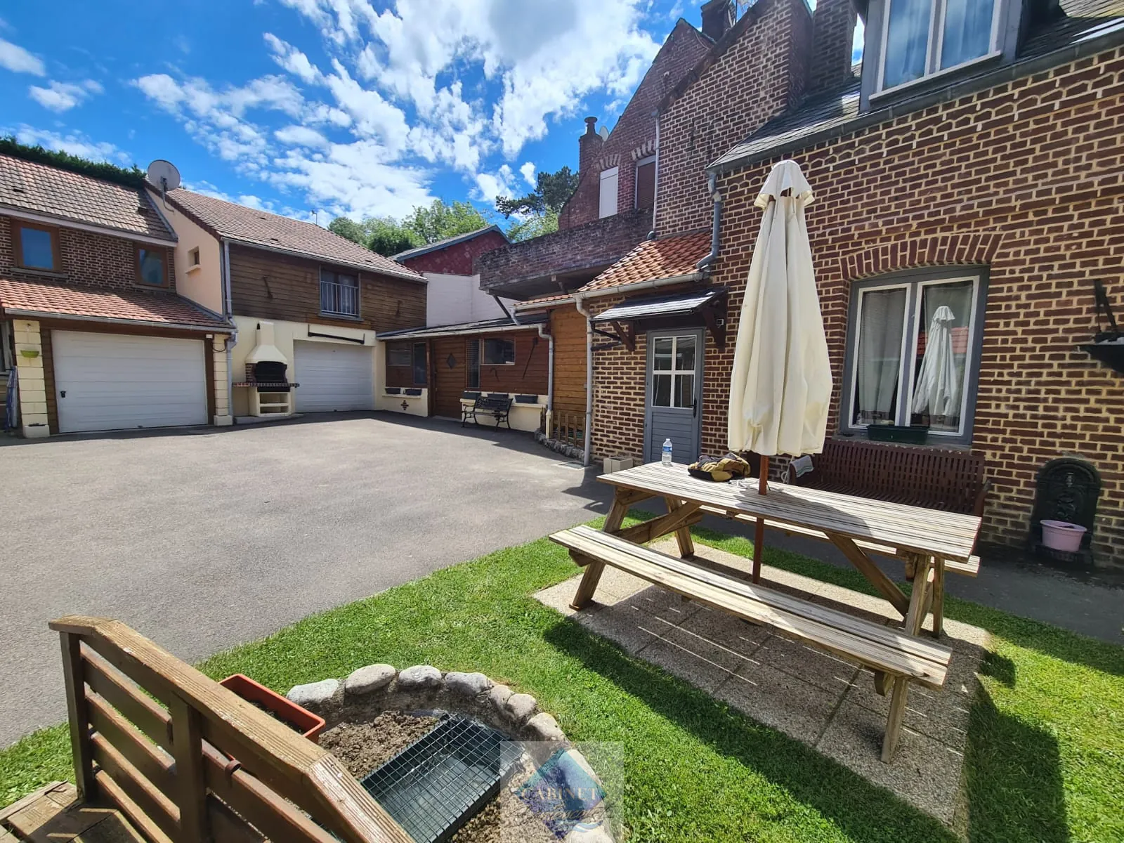 Vente d'un ensemble immobilier avec maison et deux gîtes à Ault 